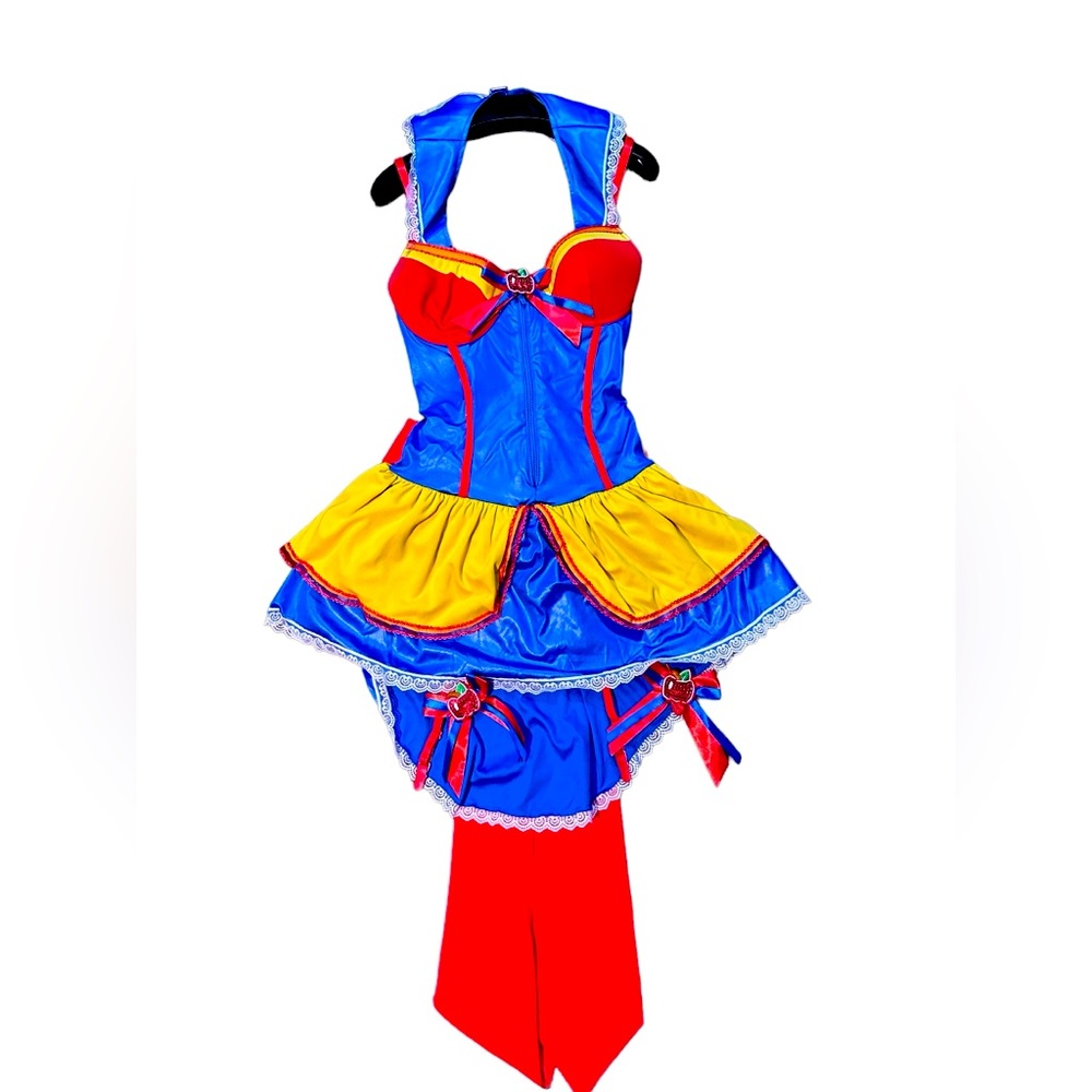 NWT Snow White S shaper costume! 🍎